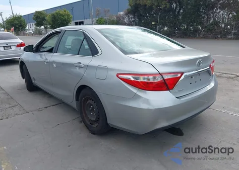 2015 Toyota Camry Le z USA, uszkodzony, nr VIN 4T1BF1FK6FU971006